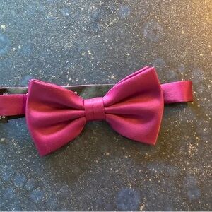 Vibrant Fuchsia Bow Tie for Men